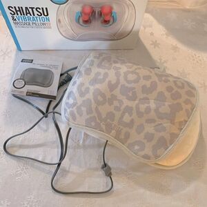 NWT Homedics 3D Shiatsu & Vibration Massage Pillow with Heat Camo Design